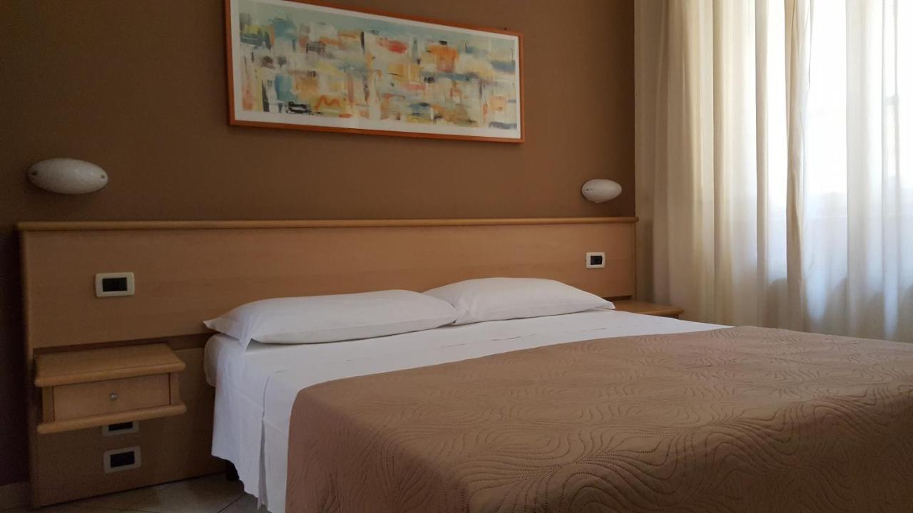 Hotel Astor ปิซา ภายนอก รูปภาพ